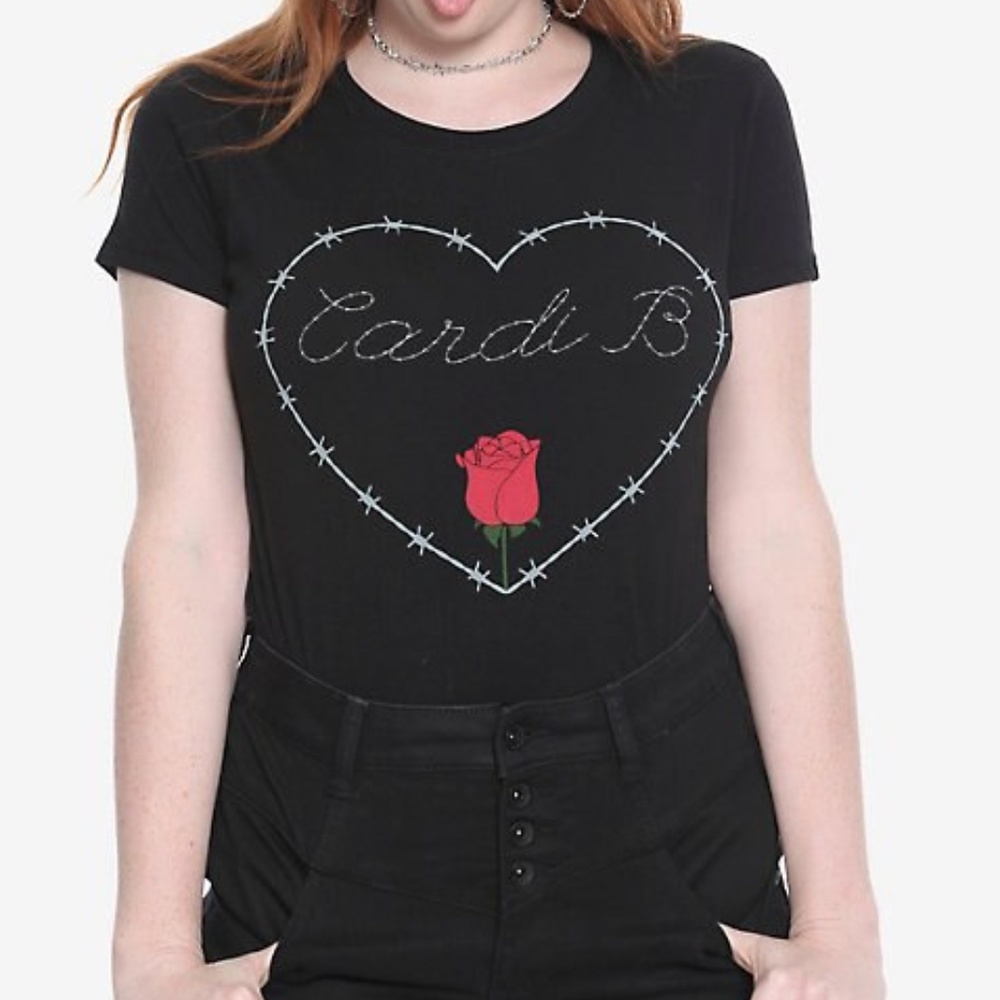 Women's Cardi B Barbed Wire Heart T-shirt